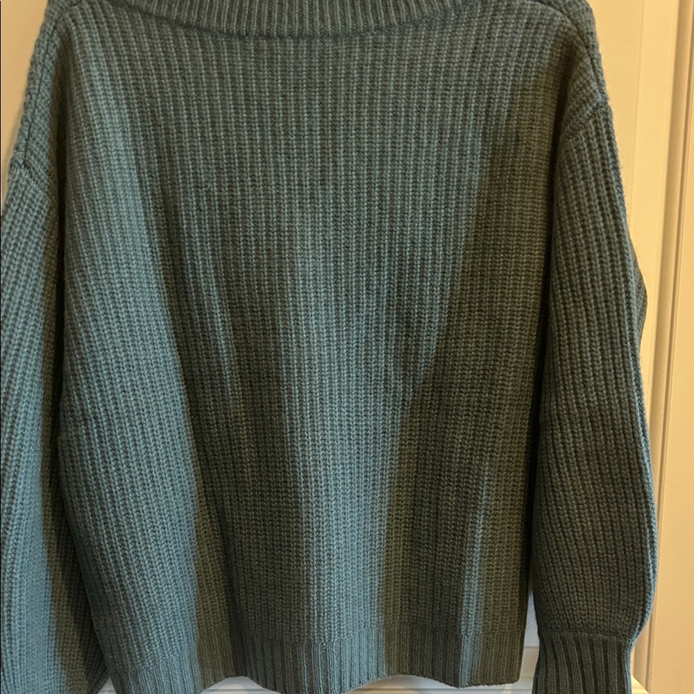 One Grey Day Grayish Green V-Neck Sweater Brand New Size Small - Picture 4 of 6
